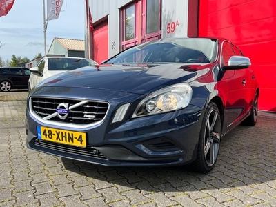 Volvo V60 1.6 T3 R-Design Automaat