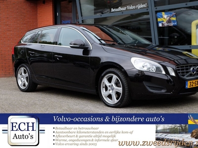 Volvo V60 VERKOCHT -- D3 163 pk Aut. Momentum, Navi, Stoelverwarming, Trekhaak