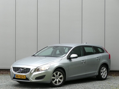 Volvo V60 T3 Kinetic Navi / Trekhaak / Cruise control