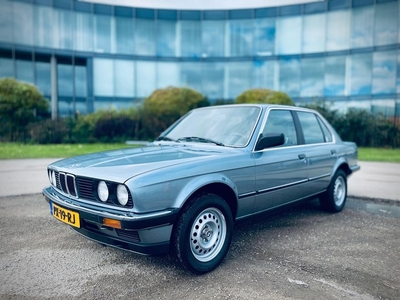 BMW 3-serie 320i NL geleverde auto in originele staat.