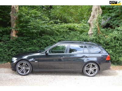 BMW 3-serie Touring 318i panoramadak/navi