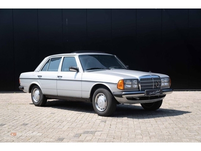 Mercedes-Benz 200-280 (W123) 250