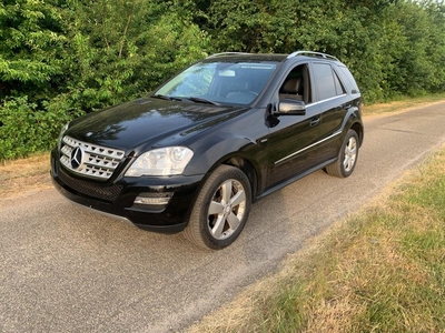 Mercedes-Benz M-klasse 300 CDI BlueEFFICIENCY Grijs