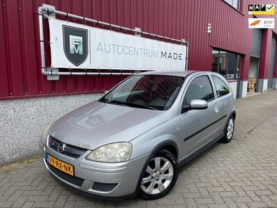 Opel Corsa 1.2-16V Silverline // Airco