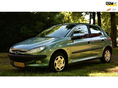 Peugeot 206 1.4 Gentry ZEER MOOI MET AIRCO, CENTRALE