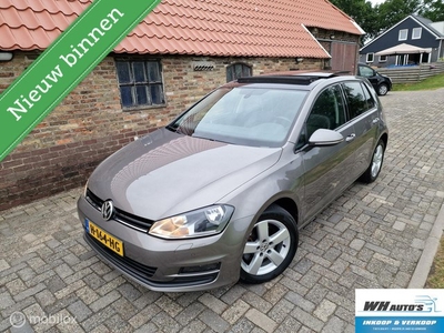 Volkswagen Golf 1.2 TSI Highline PanoMassageNaviAcc