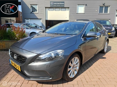 Volvo V40 1.6 T4 180pk H6 Summum Leder Glaspanodak arCamera