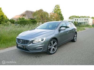 Volvo V60 2.0 T4 Automaat / Navi / Trekh / Xenon / Cam