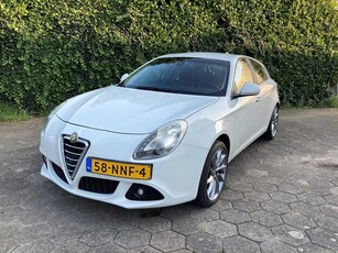 Alfa Romeo Giulietta 1.4 T Distinctive Xenon,Cc,Pdc,...