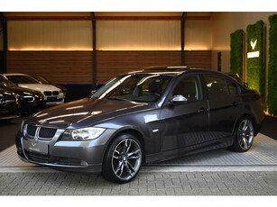 BMW 3-serie 320i Executive - Schuifdak - Leer - Navigatie -