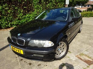 BMW 3-serie PERFECT ONDERHOUDEN MET AIRCO & JAAR APK!