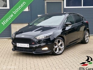 Ford Focus 2.0 ST / CARPLAY / XENON / 1e EIGENAAR /