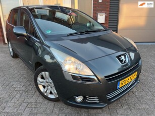 Peugeot 5008 2.0 HDi Allure 5p / Pano / Navi / PDC /