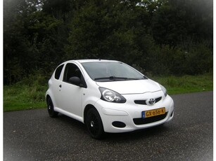 Toyota Aygo 1.0-12V Access . nog leuke en zuinige auto .