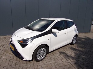 Toyota Aygo 1.0 VVT-i x-play//CAMERA// APLLE CARPLAY