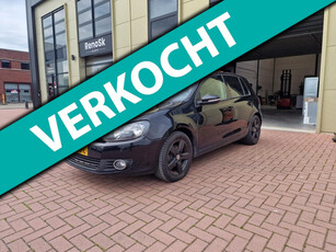 Volkswagen Golf 1.6 TDI Highline BlueMotion / AUTOMAAT / NAVI / DAKJE / PDC V+A / LED / FLIPPERS