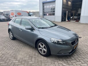 Volvo V40 1.5 T3 AUT! Trekhaak! Navi! Apk 8-2025! VERWACHT!!