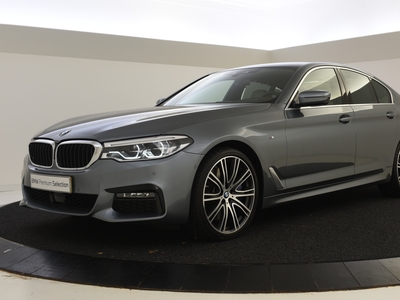 BMW 5-SERIE 540i xDrive High Executive M Sport Automaat / Adaptieve LED / Parking Assistant Plus / Gesture Control / Soft Close / Comfortstoelen / Navigatie Professional / Comfort Access