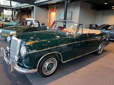 Mercedes-Benz 220 SE