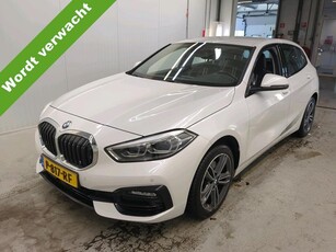 BMW 1-serie 118i Sport Line LED Sportstoelen Carplay