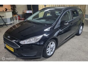 Ford Focus Wagon 1.0 Trend Edition Navigatie, PDC, Sp Velgen