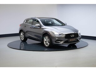 Infiniti Q30 1.6t Premium Tech Panorama Leer Camera