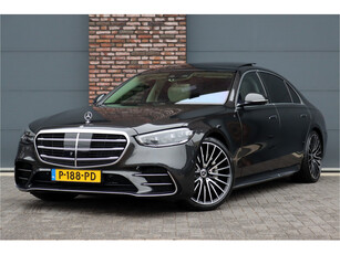 Mercedes-Benz S-Klasse 500 4MATIC Lang AMG Line Aut9 | Airmatic | Chauffeurspakket | Zonweringspakket | 3D-Display | Distronic+ | Koelvak | HUD | Exclusief Leder | Burmester | MBUX-Tablet | Soft-close |