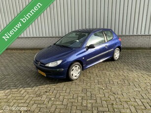 Peugeot 206 1.4 Gentry apk nieuw bij aflevering