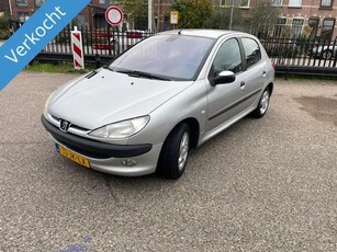 Peugeot 206 1.4 Gentry! AUTOMAAT! Airco! Nw Distributie!