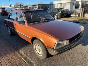 Peugeot 505 AUTOMATIQUE bj 1980 paar plekken 104dkm nap