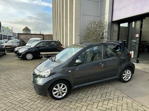 Toyota Aygo 1.0-12V + Sport Automaat! INRUIL MOGELIJK!