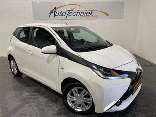 Toyota Aygo 1.0 VVT-i X-play *Scherm*Camera*Airco*NL-Auto*