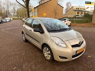 Toyota Yaris Zeer mooie auto / 6 bak / 97.000 NAP / Dealer