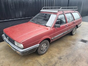 Volkswagen PASSAT VARIANT 53 KW K6 bj1987 d rood matig