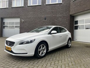 Volvo V40 2.0 T2 Momentum (bj 2016)