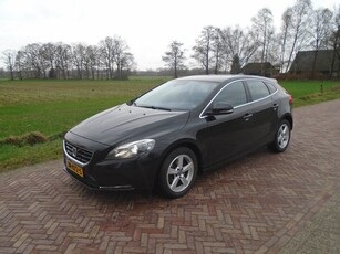 Volvo V40 2.0 T3 Momentum NAVI AFN TRHAAK XENON (bj 2016)