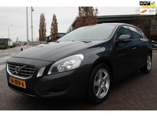 Volvo V60 1.6 T3 Kinetic NAVIGATIE TREKHAAK