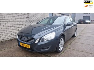 Volvo V60 1.6 T3 Momentum 1e eigenaar NAP Airco...