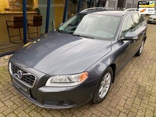 Volvo V70 2.5FT Summum Automaat 200PK LEER / XENON /