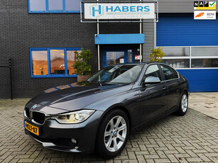 BMW 3-serie 320i High Executive 184PK|Origineel NL|Prof Navi|Trekhaak|AUT|Xenond/Led|Isofix|Leder|Cruise Bluetooth|StoelVW|Climate