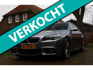 BMW 5-serie Touring 520i High Executive Aut. | M-Pakket | 20 Inch | Panorama | Uniek | SPACEGRAU | Stoelverwarming | Historie |