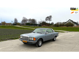 Mercedes-Benz 200-280 (W123) 280 CE Met historie en perfekt onderhouden