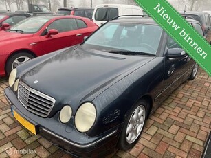 Mercedes E-klasse Combi 240 Avantgarde Select OPKNAPPER HEEFT LANG STIL GESTAAN