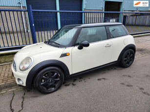 Mini Mini 1.6 D Cooper *CLIMA*LEER*PANO*CV*ELEC.RAMEN