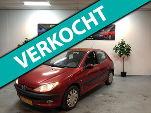 Peugeot 206 1.4-16V / Airco / PDC / Lage-KM / Trekhaak /