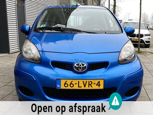 Toyota Aygo 1.0-12V Comfort 5Drs - Apple CarPlay / Navigatie I Airco I Trekhaak I Comfort pakket I APK 05-2025