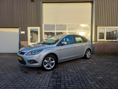 Ford Focus 1.6 Ghia I Dealer onderhouden I Trekhaak