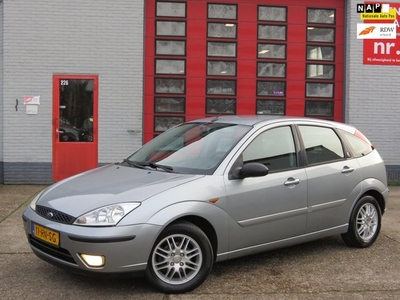 Ford Focus 2.0-16V Ghia 5 DEURS , AIRCO, PDC, 2.0 i