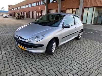 Peugeot 206 1.1 Pop' Art! Apk t/m 01-2025! (bj 2004)