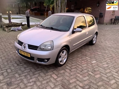 Renault Clio 1.2-16V Campus nieuwe apk 1-2025